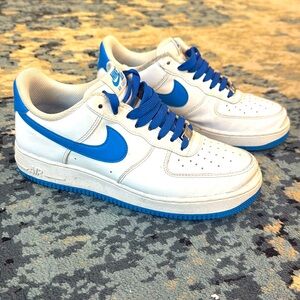 Men’s Nike Air Force 1 size 8 sneakers